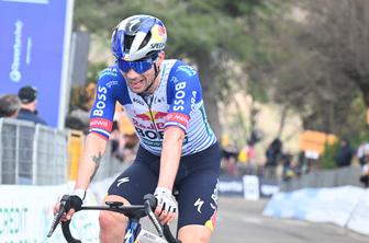 Roglič sedmi na zahtevni etapi, del Toro do vodstva v skupnem seštevku