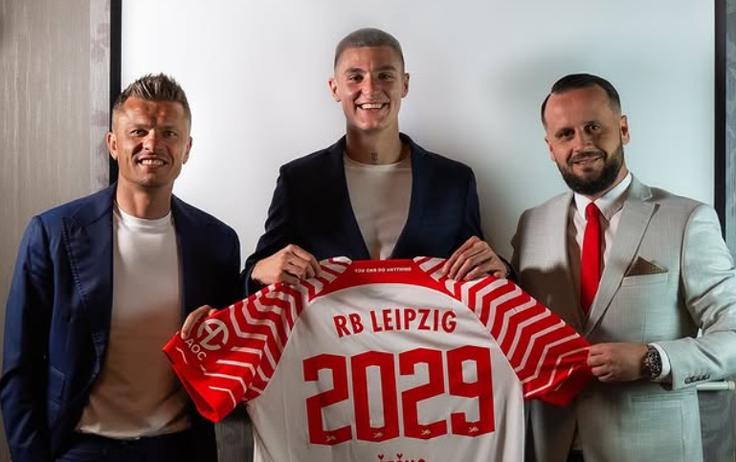 Zlatko Dedić je v agenciji ProTransfer skupaj z dolgoletnim prijateljem Elvisom Bašanovićem sodeloval tudi pri prestopih najdražjega slovenskega nogometaša Benjamina Šeška. | Foto: Osebni arhiv