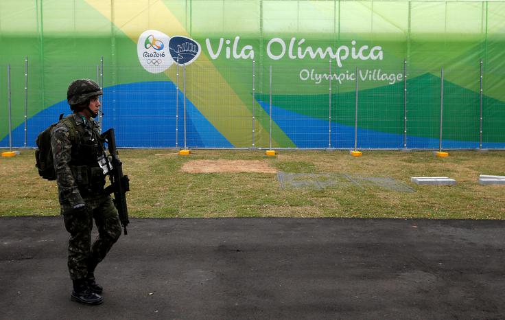 V današnjem svetu pa se je seveda nemogoče izogniti terorističnim grožnjam. Zato je varnost še dodatno poostrena. | Foto: Reuters