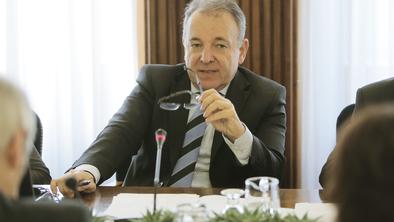Brskanje po poslih Švedov: poslanec Šircelj izpadel iz preiskave