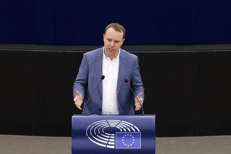 Evroposlanec iz Nemčije Daniel Freund zahteva, da EU ne sme plačevati denarja Muskovim podjetjem. | Foto: Guliverimage