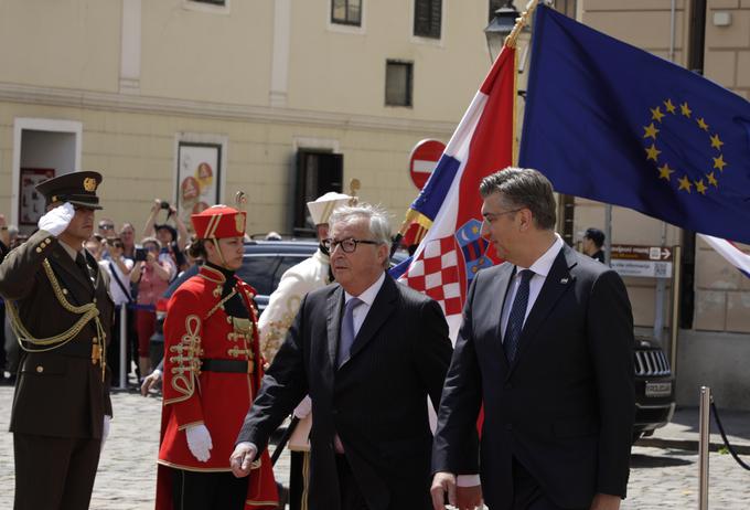 Nekdanji predsednik Evropske komisije Jean-Claude Juncker in hrvaški premier Andrej Plenković. | Foto: STA ,