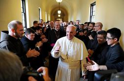 Papež obsodil spolne zlorabe otrok in ščitenje pedofilov