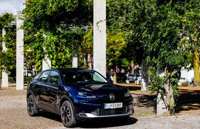 Ko hibrid postane logična izbira: novi Citroën C4 hibrid Business z bogato opremo in dostopno ceno