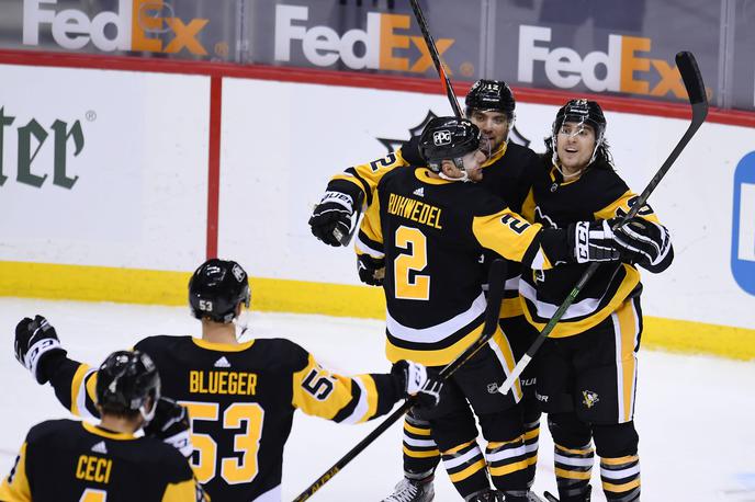 Pittsburgh Penguins | Hokejisti Pittsburgh Penguins so s 6:3 premagali Washington Capitals in izenačili njihov izkupiček na lestvici vzhodne divizije. | Foto Guliverimage/Getty Images