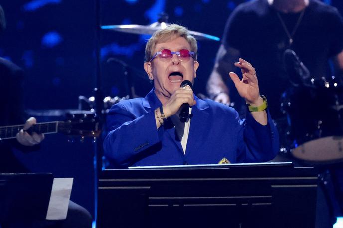 Elton John, glasbenik | Elton John je zaradi zdravstvenih težav obupan, saj je izgubil vid na desnem očesu, stanje njegovega levega očesa pa prav tako ni dobro. | Foto Reuters