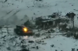 Poglejte si neposredni spopad ruskega tanka T-90 in ukrajinskega bojnega vozila #video