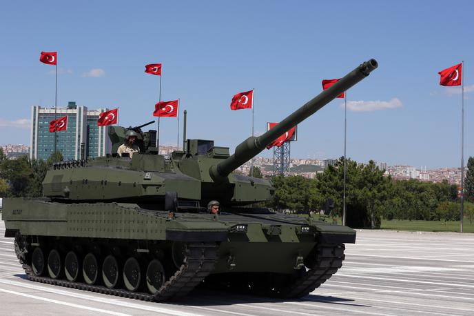 Turški tank |  Turčija, ki ima eno najmočnejših vojsk na svetu, želi okrepiti svoje vplive na območju Srednje Azije. | Foto Guliverimage