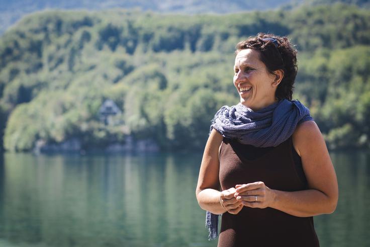 Majda Odar: "Pred petimi leti so opravili raziskavo, koliko časa si ljudje vzamejo za obisk Triglava. Presenetljivo je bilo samo 40 odstotkov ljudi takšnih, ki prespijo. Ostali celotno pot opravijo v enem dnevu, kar veliko pove o tem, koliko je vseh obiskovalcev Triglava." | Foto: Bojan Puhek