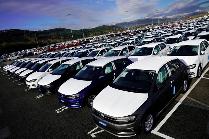 Volkswagen parkirišče | V Evropi so v prvih dveh mesecih prodali 1,9 milijona novih avtomobilov, kar je 7,4 odstotka manj kot v enakem obdobju lani. | Foto Reuters
