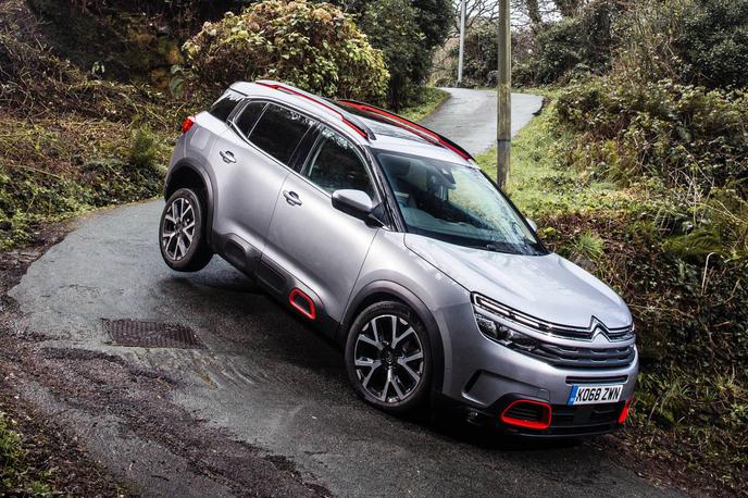 strma cesta Wales | Citroën jo je prevozil z modelom C5 aircross, ki nima štirikolesnega pogona. Vozili so le navzdol. | Foto Citroën