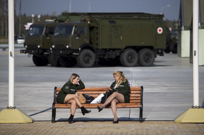 Rusinje | T. i. črne vdove ranljive moške prepričajo v lažne poroke, nato jih pospremijo v vojno, po njihovi smrti pa zahtevajo odškodnino, s čimer izločijo druge sorodnike. | Foto Guliverimage