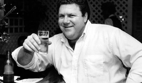 Umrl je George Wendt, igralec iz serije Na zdravje