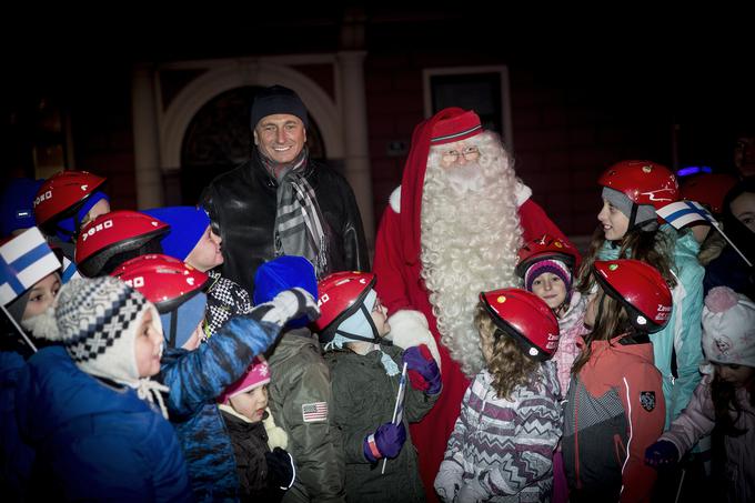 Predsednik Pahor je finskemu Božičku podaril vrečko s sladkarijami. | Foto: Ana Kovač