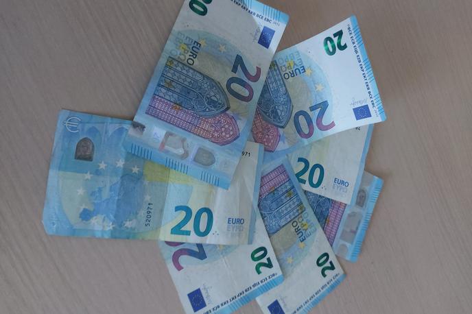 bankovci 20 eur | Bankovce je osumljeni naročal prek spleta. | Foto PU Celje