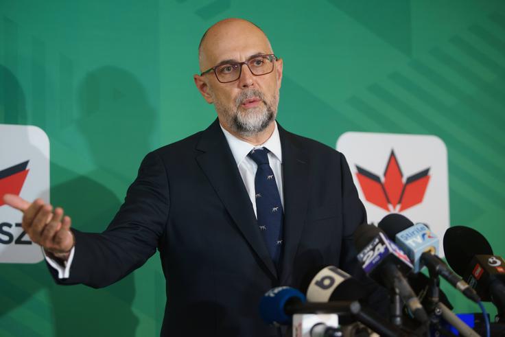 Največja skupina madžarskih volivcev zunaj meja Madžarske so romunski oziroma transilvanski Madžari. Ti so prišli pod oblast Bukarešte po prvi svetovni vojni. Madžarska manjšina v Romuniji šteje nekaj več kot milijon pripadnikov, njen politični voditelj pa je Kelemen Hunor (na fotografiji). Ta se je uprl Orbanu lani spomladi, ko je madžarski premier pred romunskimi predsedniškimi volitvami iz ideoloških in oportunističnih razlogov podprl romunskega nacionalista Georgea Simiona, ki je predtem rad žalil madžarsko manjšino. | Foto: Guliverimage