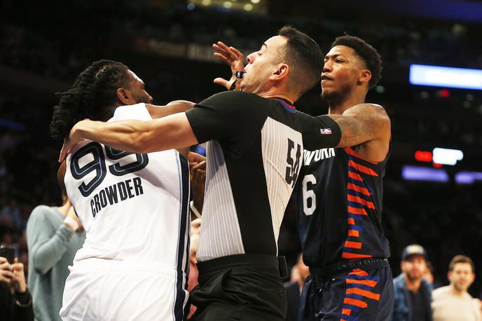 New York Knicks | Elfrid Payton je nešportno odrinil Jaeja Crowderja in zakuhal incident. | Foto Reuters