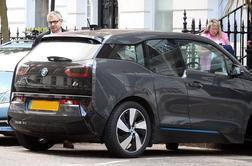 "Mr. Bean" ima nov avtomobil: po prodaji mclarna F1 zdaj vozi (tudi) BMW i3