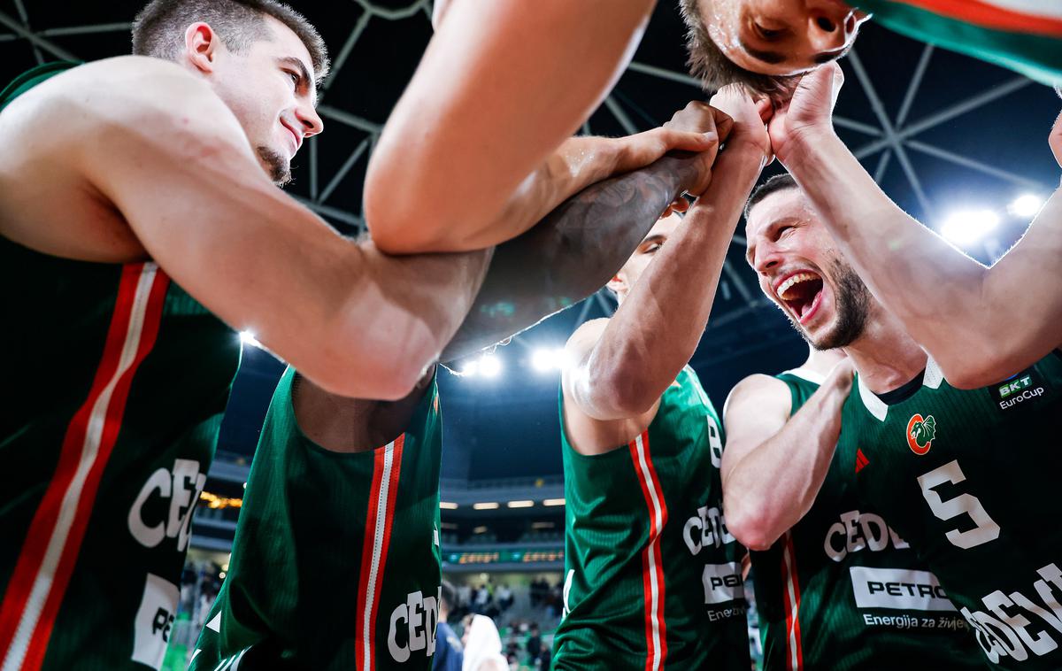 Cedevita Olimpija Aleksej Nikolić | Aleksej Nikolić in soigralci so se veselili zmage za kar 28 točk. | Foto Aleš Fevžer