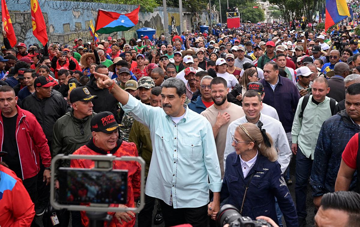 Nicolas Maduro | Sankcije, ki prepovedujejo uporabo ameriških finančnih ustanov in podjetij ter ameriškim podjetjem prepovedujejo transakcije z osebami na seznamu sankcij, so ZDA uvedle dan po tem, ko so zasegle ladjo, ki je prevažala venezuelsko surovo nafto. | Foto Reuters