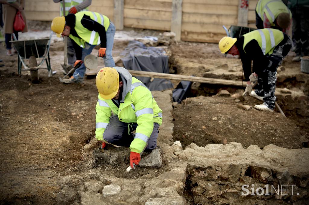 Nova odkritja v procesu arheoloških raziskav na območju SNG Drama Ljubljana