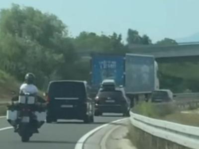 Nepalec s tovornjakom v ovinku prehiteval čez polno črto #video
