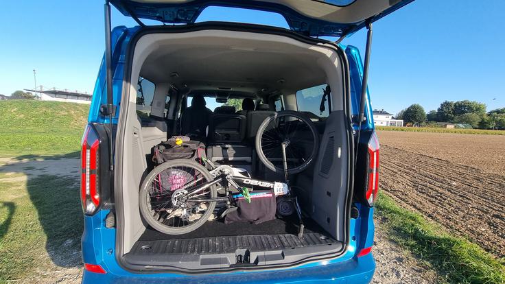 Ford e-tourneo custom kombi | Foto: Gregor Pavšič