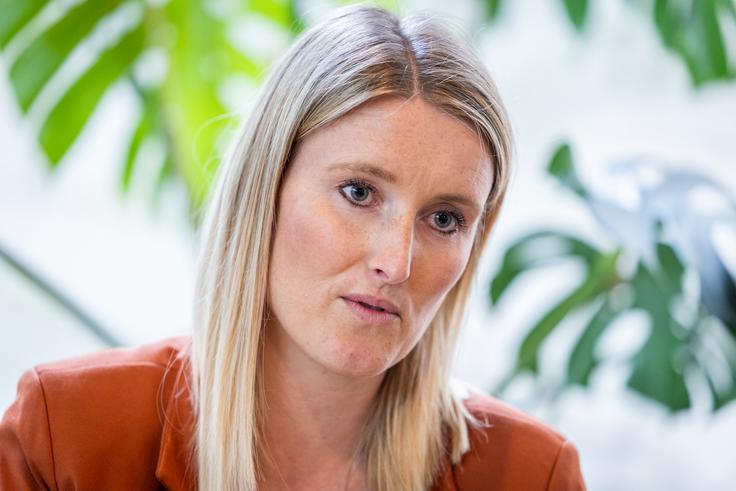 "Ko sem okoli leta 2017/18 pogledovala proti Sloveniji, sem si rekla, da se sistem nevarno približuje točki, ko ne bo več učiteljskega kadra. In prav tam smo danes. Vendar verjamem, da še nismo povsem izgubili možnosti, da stvari obrnemo. Sistem še ni dokončno padel – čeprav mnogi tako menijo ali pa si to tudi želijo, sama vidim, da še vedno pada. Dna še nismo dosegli." | Foto: Gaja Hanuna