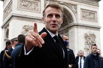 Francija ponovno uvaja služenje vojaškega roka