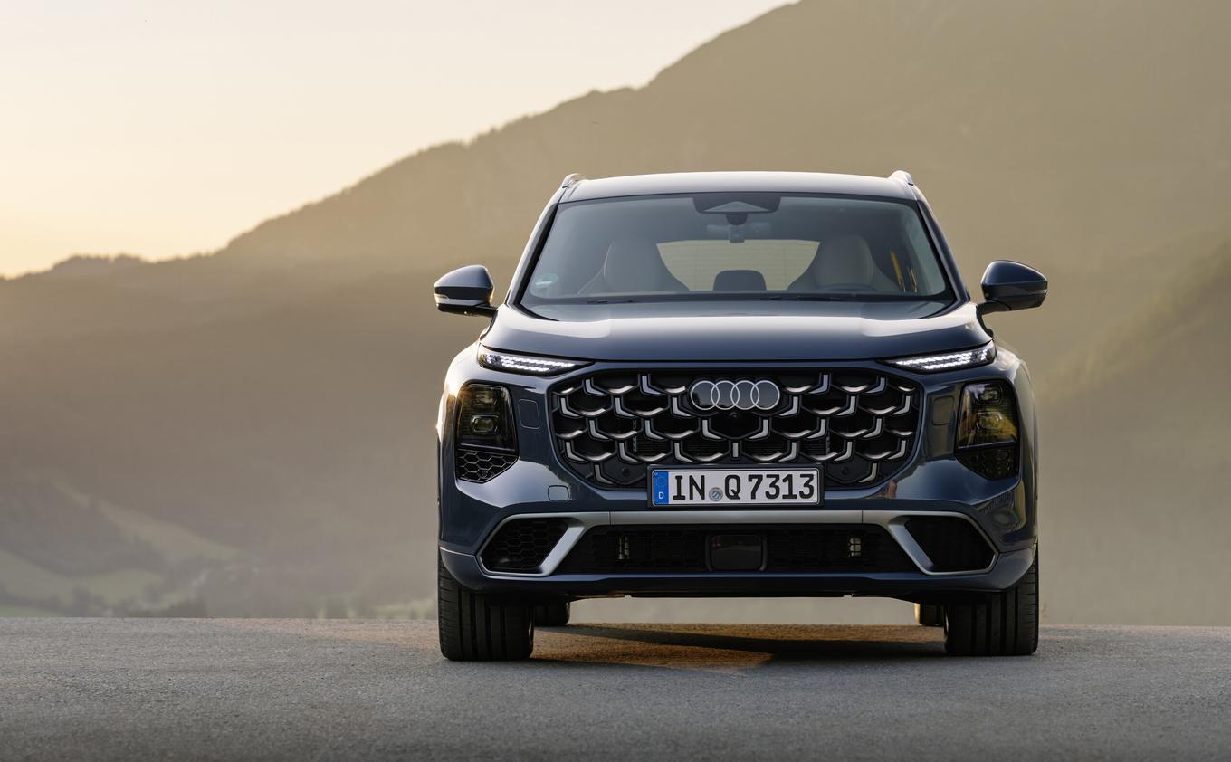 Novi audi q7 v sloveniji: več prostora, šest sedežev in vrata, ki se odpirajo sama