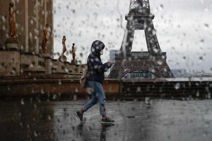 Francija je stroge omejitvene ukrepe uvedla 17. marca, razmišljajo pa, da bi jih po 11. maju, če bodo epidemiološke razmere to dopuščale, začeli postopoma rahljati. | Foto: Reuters