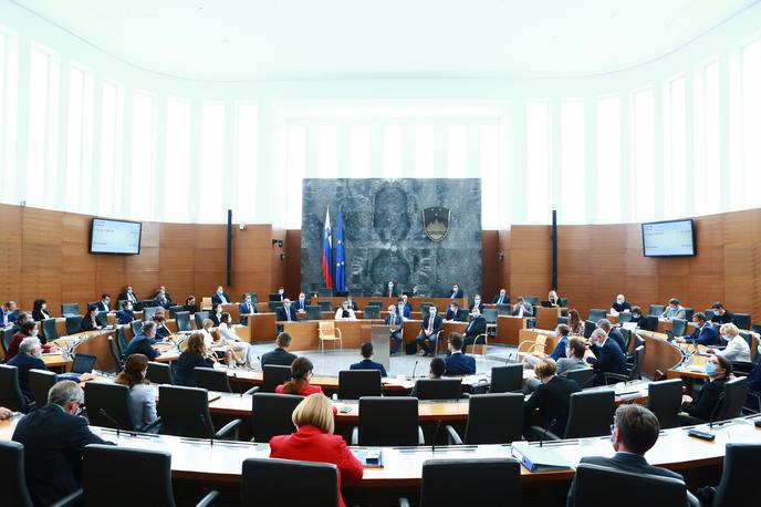 Državni zbor | Poslanci so potrdili peti protikoronski zakon. | Foto Matija Sušnik