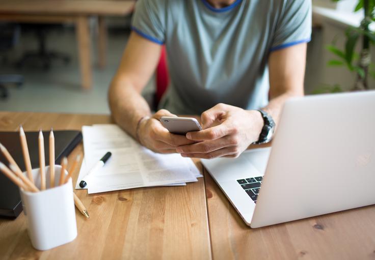 mobitlni telefon, mobitel, računalnik, prenosnik | Foto: Shutterstock