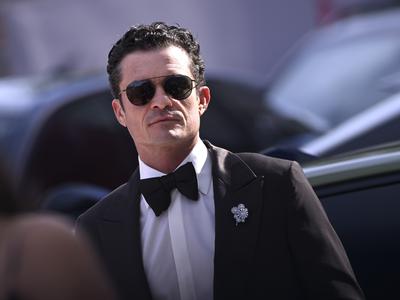 Orlando Bloom v intimnem prizoru s sestrama Mara razburil gledalce