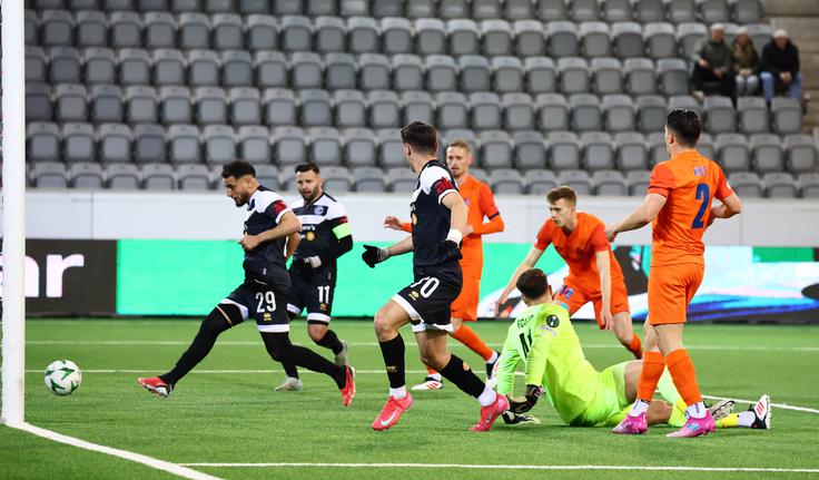 Mohamad Belhadj Mahmoud je izkoristil nezbranost celjske obrambe in popeljal Lugano v vodstvo. | Foto: Reuters