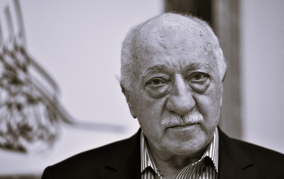 Fetullah Gülen | 83-letni klerik, ki je nekdaj veljal za tesnega zaveznika turškega predsednika Recepa Tayyipa Ergogana, je bil na čelu organizacije Hizmet, ki vodi po vsem svetu razvejano mrežo islamskih šol, podjetij in dobrodelnih organizacij. | Foto Reuters