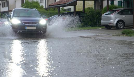 Izdan alarm: to za del države napovedujejo meteorologi #animacija