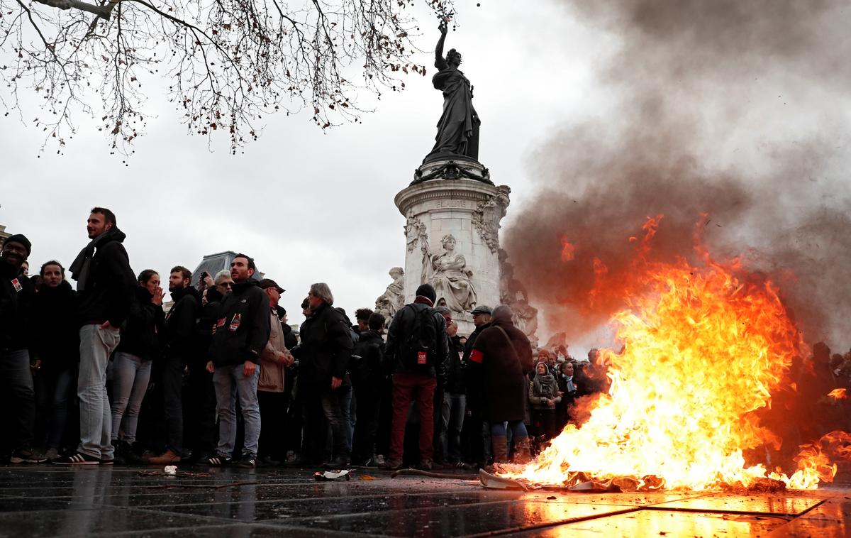 Francija protest | V Franciji potekajo protesti rumenih jopičev. | Foto Reuters
