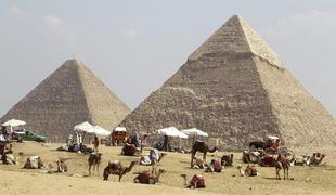 Najprej ogled piramid, nato tekma (video)
