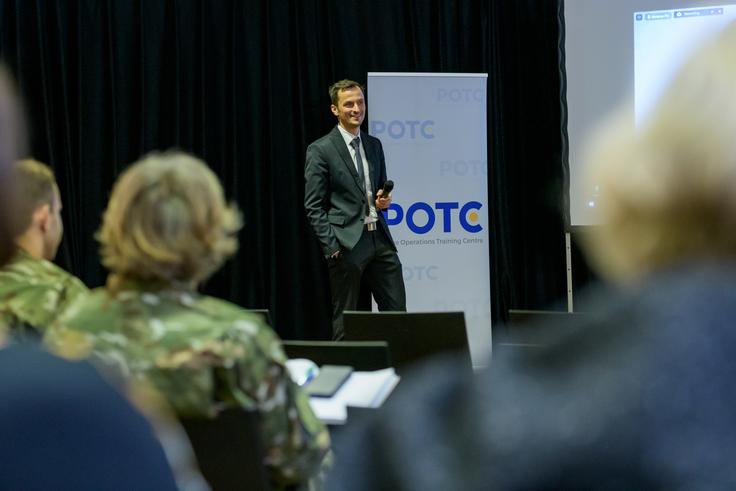 Selimović je skoraj vedno tudi sam prisoten na terenu, torej na usposabljanjih.  | Foto: POTC -Peace Operation Training Center