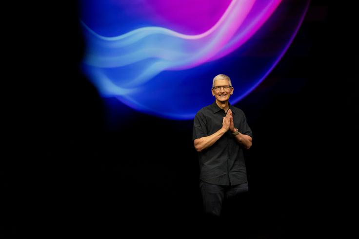Tim Cook bo 24. avgusta 2011 izvršni direktor Appla že 14 let. Gre za enega najdaljših direktorskih stažev v Silicijevi dolini.  | Foto: Reuters