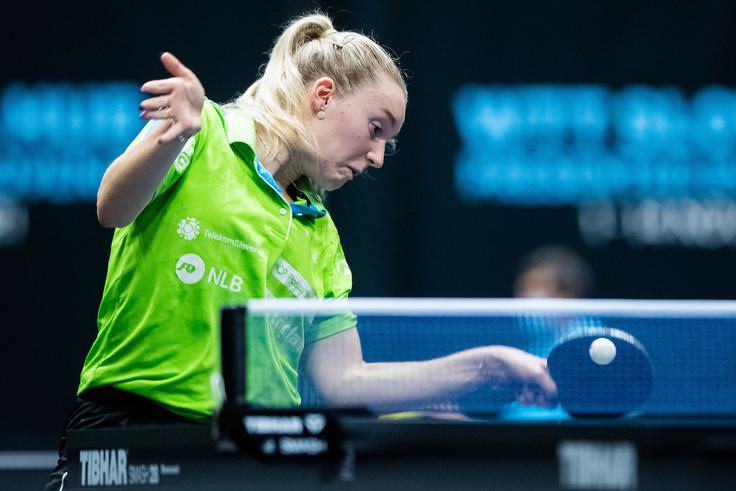 Katarina Stražar je proti najbolje uvrščeni srbski igralki na svetovni lestvici Izabeli Lupulescu zapravil zaključno žogico za zmago v prvem nizu. | Foto: Grega Valančič/Sportida