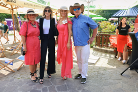 Lady piknik pod klobuki
