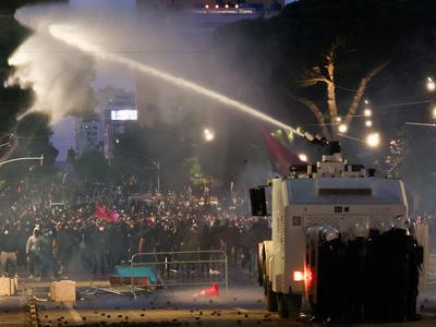 Nasilje na ulicah stopnjujejo: "Naj odstopi, preden vse zgori" #video #foto