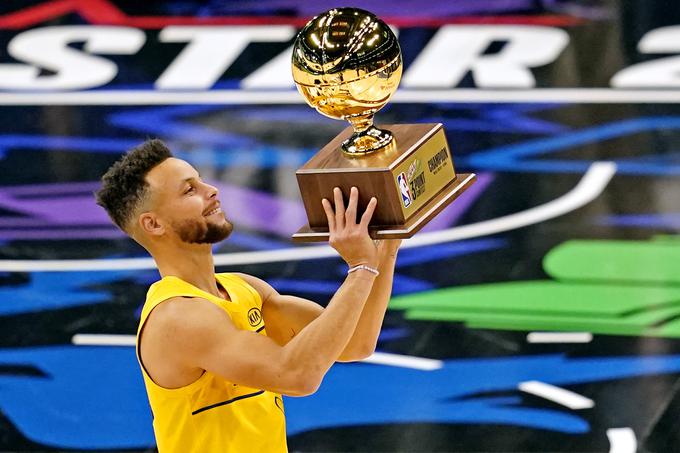 Stephena Curryja v tej sezoni v ligi NBA krasi 41-odstotna natančnost pri metu za tri točke. | Foto: Reuters