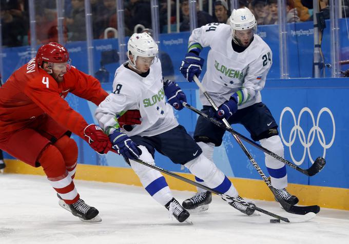 Slovenci bi se ob morebitnem preboju na tretje zaporedne olimpijske igre v skupini najverjetneje še tretjič udarili z Rusi. Ti bodo v Pekingu branili naslov iz Pjongčanga. | Foto: Reuters