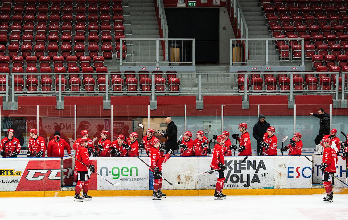 HDD Jesenice Bregenzerwald | Hokejisti Jesenic so na gostovanju v Linzu vknjižili 11. zaporedno zmago, a pot do te pri zadnji ekipi lige ni bila lahka. Železarji so na koncu zmagali s 3:1. Zadnji zadetek so dali v prazen gol. | Foto Peter Podobnik/Sportida