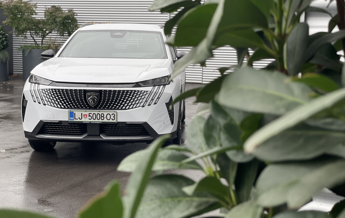 Peugeot 5008 | Peugeot 5008 je večji brat že znanega 3008, ki vstopa v svojo tretjo generacijo. | Foto Gregor Pavšič