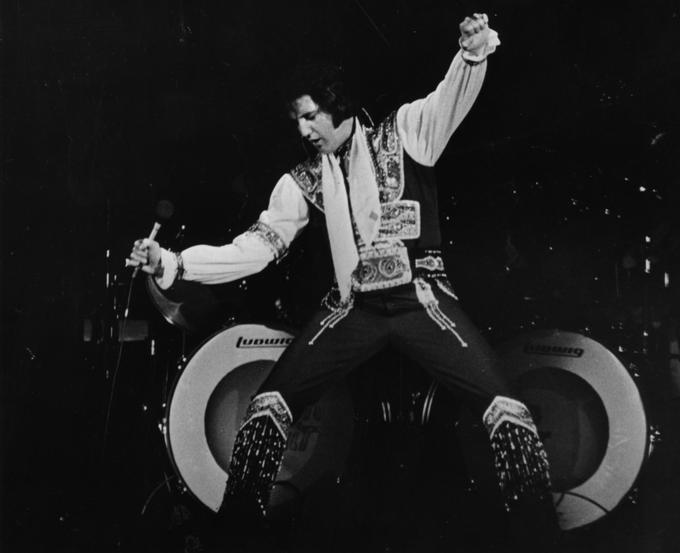 S 27 milijoni evrov (24,5 milijona evrov) je na četrtem mestu Elvis Presley, ki je umrl leta 1977. Star je bil 42 let. | Foto: Getty Images