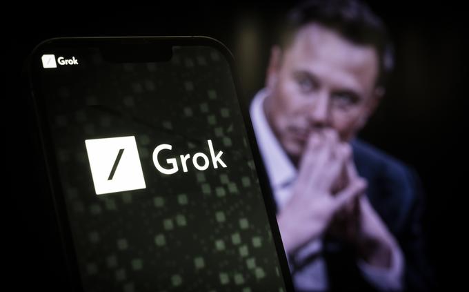 Ker ne odgovarja tako, kot to želijo privrženci Donalda Trumpa, je bil Grok v zadnjih tednih deležen obtožb, da je levičarski konstrukt, da so ga programerji v podjetju xAI načrtno zastrupili z liberalnimi idejami in da širi protiameriške ideje in stališča. | Foto: Reuters